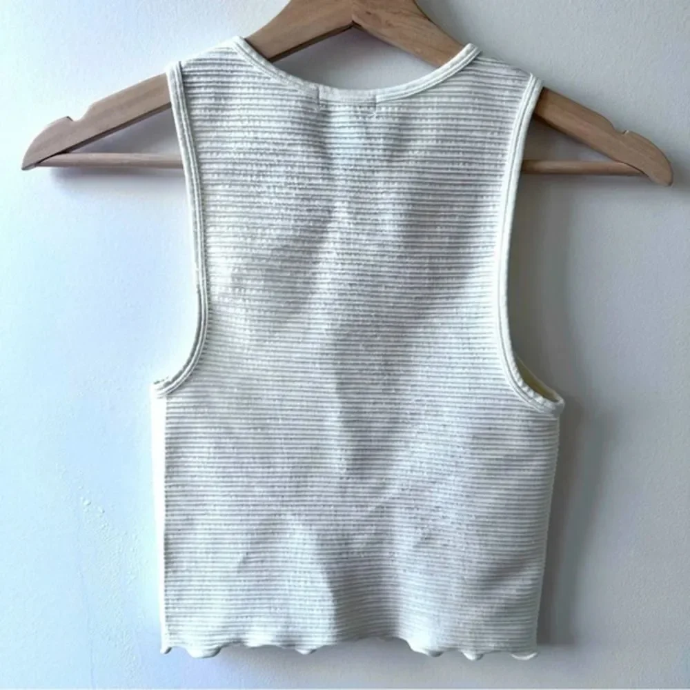 Forever 21 white sleeveless cropped shirt medium ribbed trendy minimalist clean - Picture 2 of 2